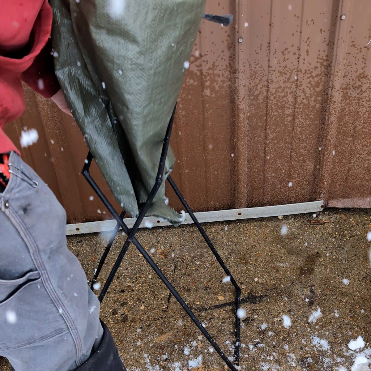 Dropping a sandbag into the unfolded stand
